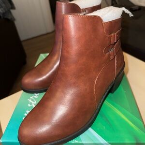 Easy Street Women's Tan Heeled Boots